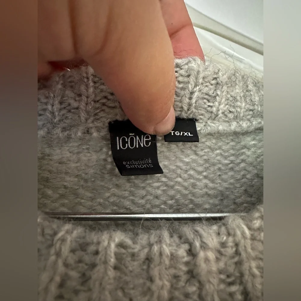 Simons Icône Beaded Sweater Size XL – Worn Once – Retail $100 – Selling for $30 - Picture 3 of 5